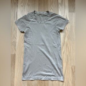 lululemon athletica Light Gray Short Sleeve Tee